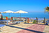 Terrasse, Strand und Mittelmeer