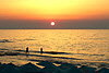 Sonnenuntergang: Am Strand des ''Seafront'' in Adelianos Kampos
